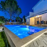 Nina Malinska 150m From The Beach, Swimming Pool ונטאצ'יצ'י