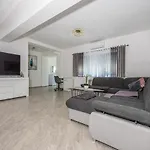 וילה Nina Malinska 150m From The Beach, Swimming Pool ונטאצ'יצ'י
