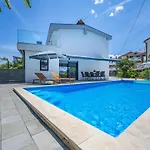 וילה Nina Malinska 150m From The Beach, Swimming Pool ונטאצ'יצ'י