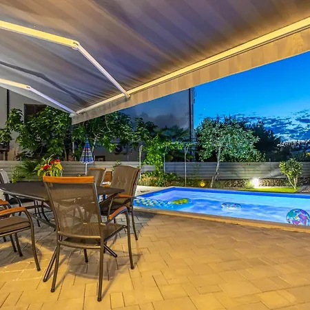 Nina Malinska 150m From The Beach, Swimming Pool * Вантачичи