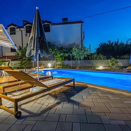 Вилла Nina Malinska 150m From The Beach, Swimming Pool