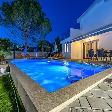 Nina Malinska 150m From The Beach, Swimming Pool Вантачичи
