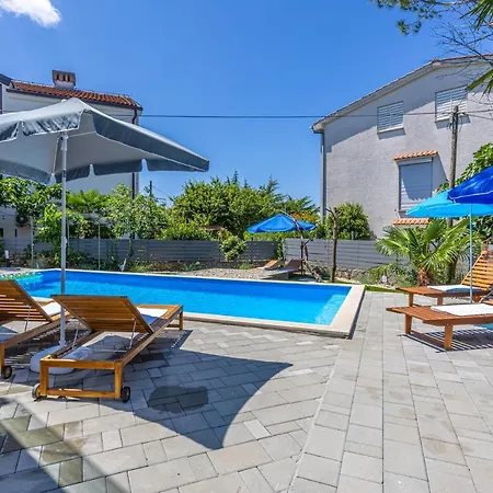 Villa Nina Malinska 150m From The Beach, Swimming Pool Vantacici