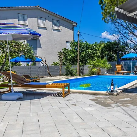 Вилла Nina Malinska 150m From The Beach, Swimming Pool *