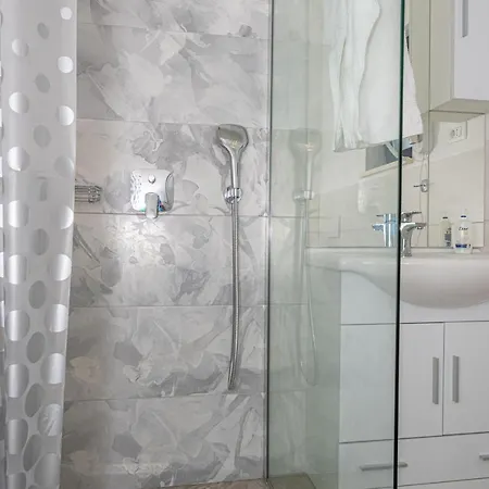 Villa Nina Malinska 150m From The Beach, Swimming Pool Vantacici