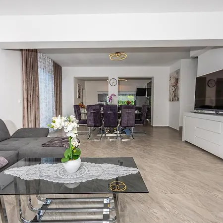 Nina Malinska 150m From The Beach, Swimming Pool *
