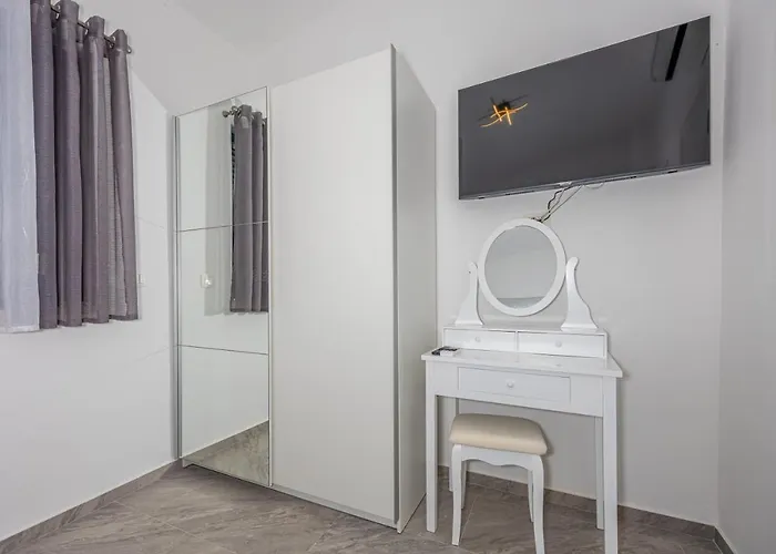 וילה Nina Malinska 150m From The Beach, Swimming Pool *