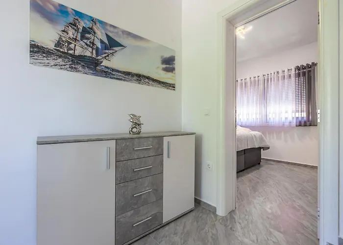 וילה Nina Malinska 150m From The Beach, Swimming Pool *