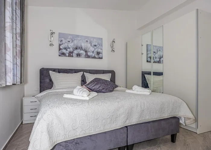 Nina Malinska 150m From The Beach, Swimming Pool *