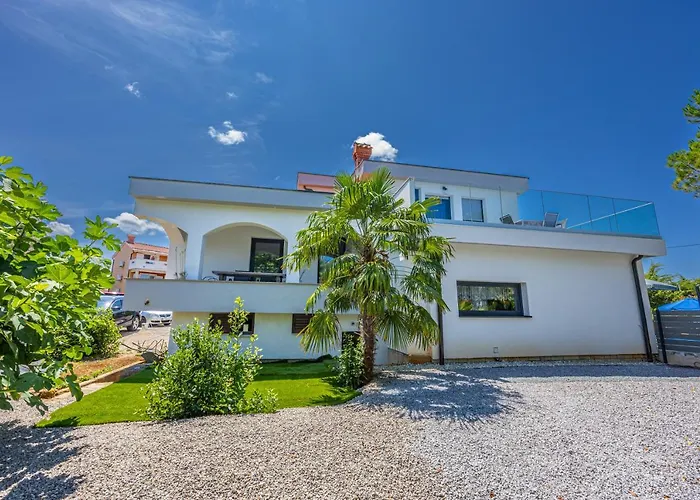 Nina Malinska 150m From The Beach, Swimming Pool