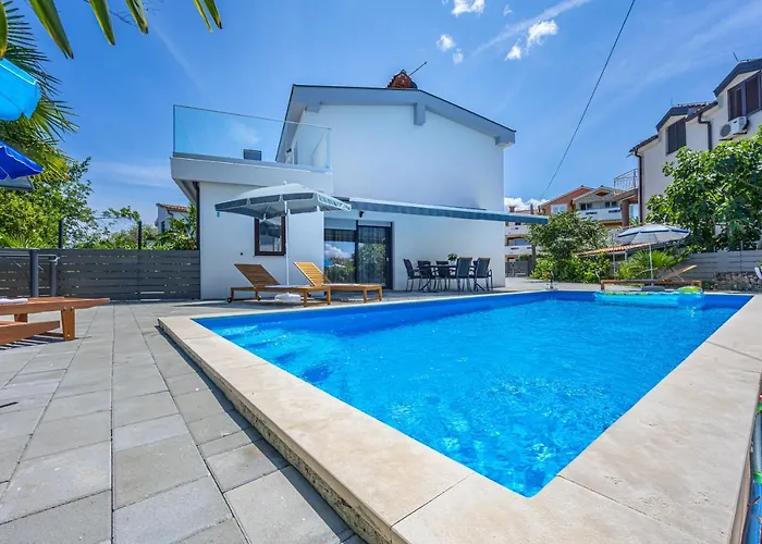 וילה Nina Malinska 150m From The Beach, Swimming Pool ונטאצ'יצ'י