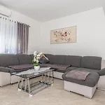 Nina Malinska 150m From The Beach, Swimming Pool * Vantacici