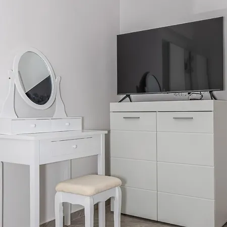 Villa Nina Malinska 150m From The Beach, Swimming Pool