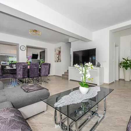 Nina Malinska 150m From The Beach, Swimming Pool Villa Vantačići