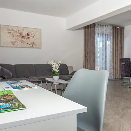 Nina Malinska 150m From The Beach, Swimming Pool Vantačići