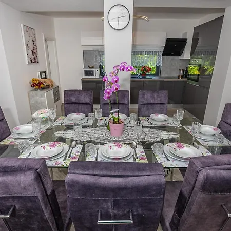 Nina Malinska 150m From The Beach, Swimming Pool Vantačići