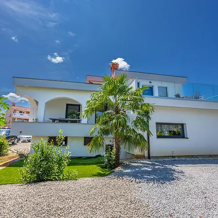 Nina Malinska 150m From The Beach, Swimming Pool