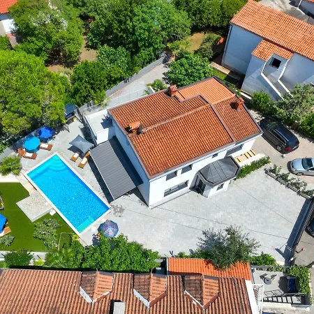 Nina Malinska 150m From The Beach, Swimming Pool Villa *