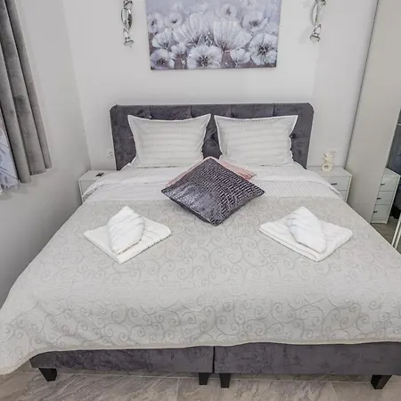 Villa Nina Malinska 150m From The Beach, Swimming Pool