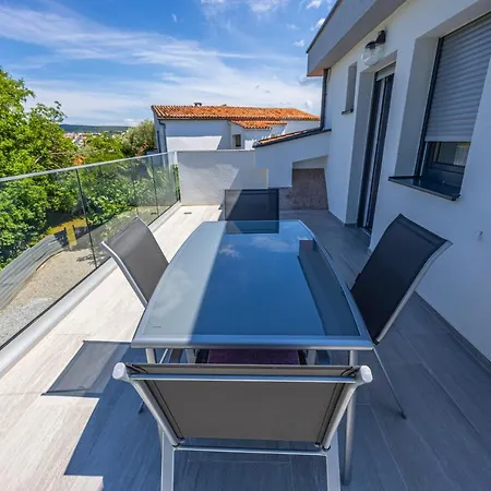 Nina Malinska 150m From The Beach, Swimming Pool Villa *