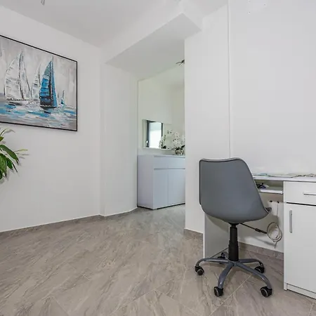 Nina Malinska 150m From The Beach, Swimming Pool * Vantacici