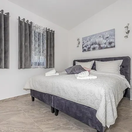 Nina Malinska 150m From The Beach, Swimming Pool * Vantačići