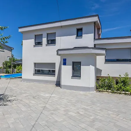 Nina Malinska 150m From The Beach, Swimming Pool Villa Vantačići