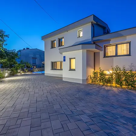 Nina Malinska 150m From The Beach, Swimming Pool *