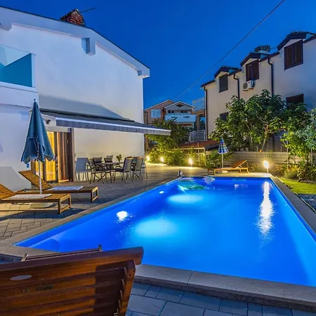 Nina Malinska 150m From The Beach, Swimming Pool Villa