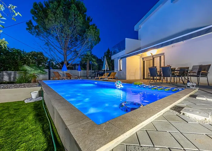 Nina Malinska 150m From The Beach, Swimming Pool Vantacici