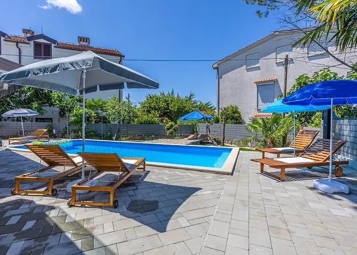 빌라 Nina Malinska 150m From The Beach, Swimming Pool 반타치치