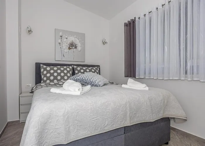 Nina Malinska 150m From The Beach, Swimming Pool