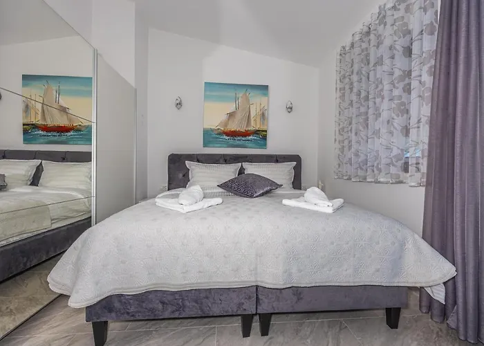 Nina Malinska 150m From The Beach, Swimming Pool 빌라