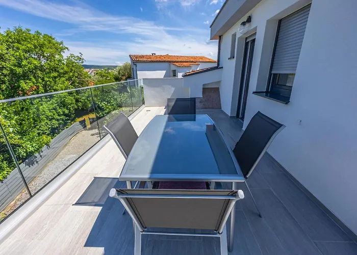 Nina Malinska 150m From The Beach, Swimming Pool Βίλα *