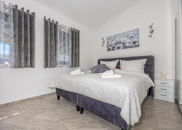 Nina Malinska 150m From The Beach, Swimming Pool * 반타치치