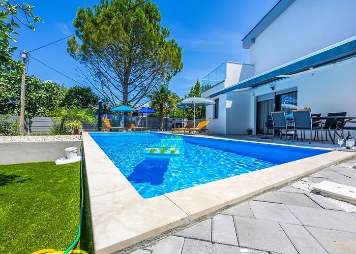 Nina Malinska 150m From The Beach, Swimming Pool Vantacici
