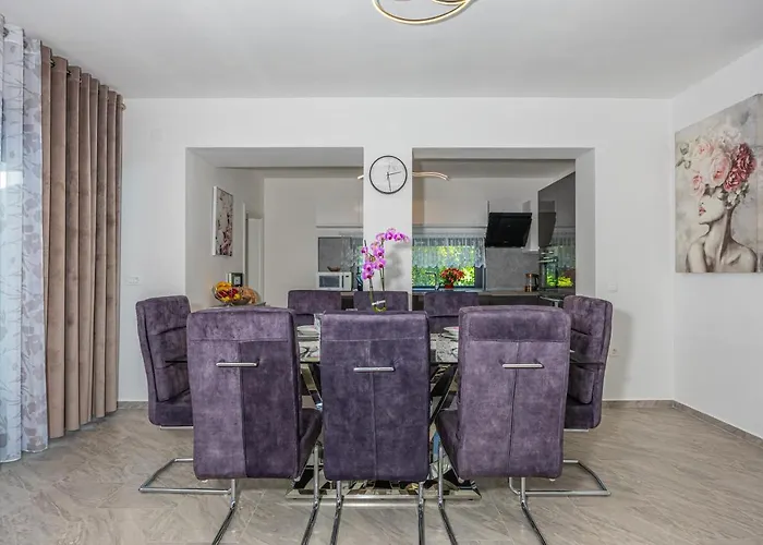 Nina Malinska 150m From The Beach, Swimming Pool *