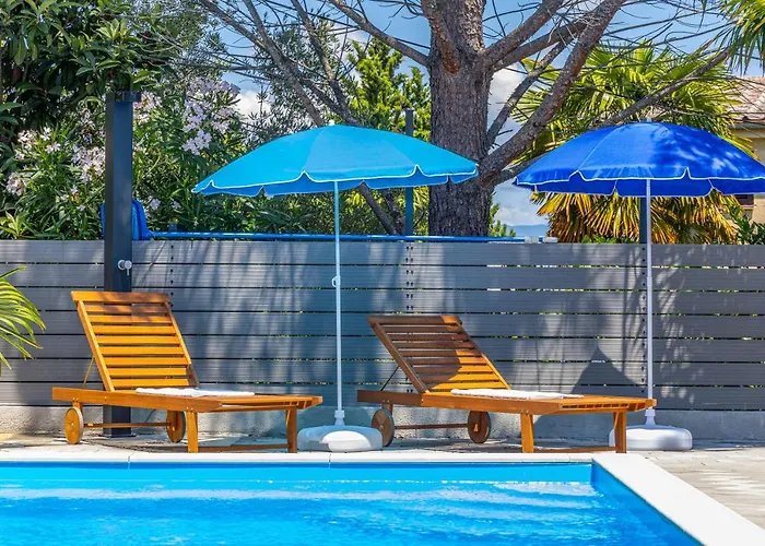 Nina Malinska 150m From The Beach, Swimming Pool 빌라 *