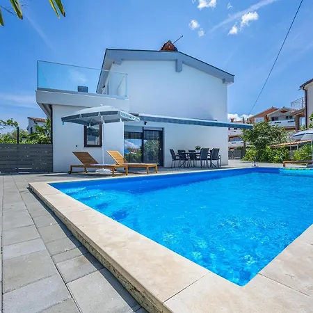 Villa Nina Malinska 150m From The Beach, Swimming Pool Vantacici