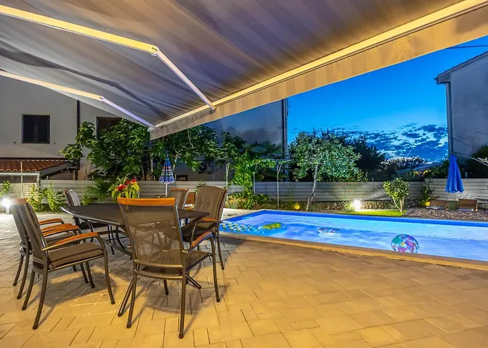 Nina Malinska 150m From The Beach, Swimming Pool * Vantacici