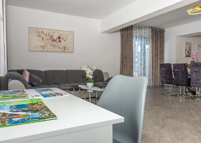 Nina Malinska 150m From The Beach, Swimming Pool Vantacici