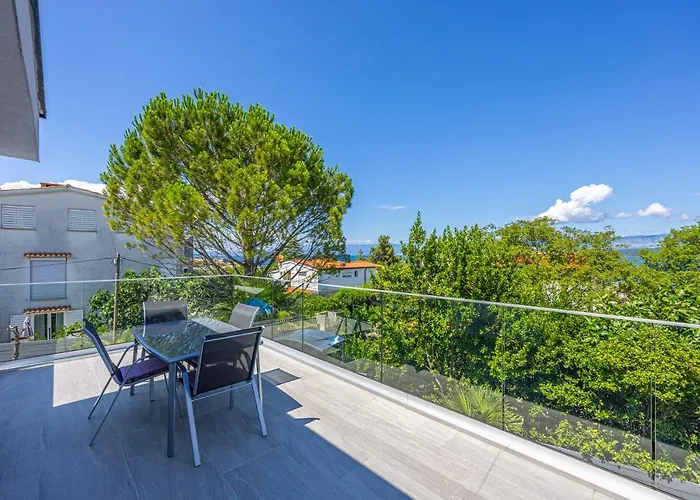 Nina Malinska 150m From The Beach, Swimming Pool Vantacici