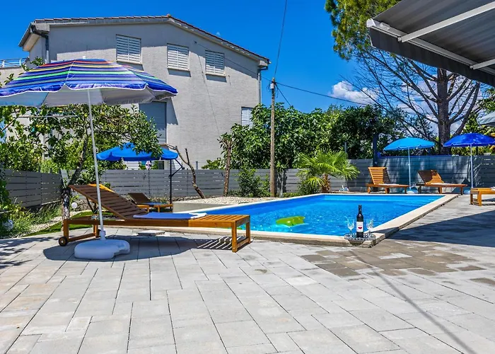 Willa Nina Malinska 150m From The Beach, Swimming Pool *
